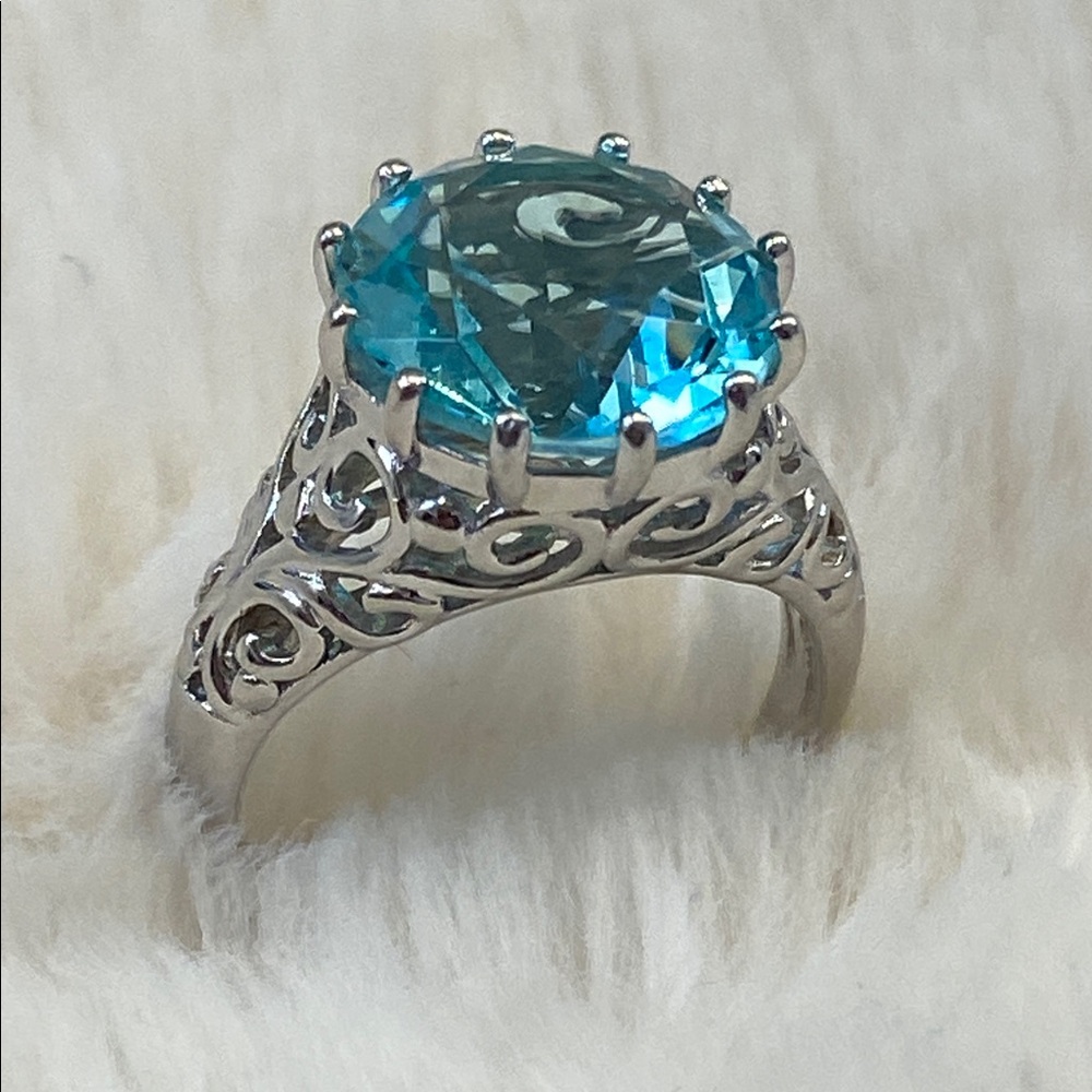Blue Zircon Ring - Picture 3 of 6